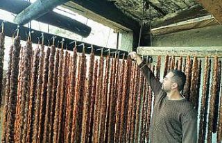 Yılda 500 ton üretilen cevizli sucuk köylülerin...