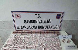 Yol uygulamasında hediye poşetine sarılı uyuşturucu...