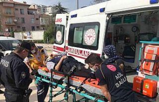 Yola aniden çıkan yaşlı adama motosiklet çarptı