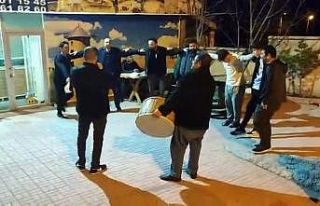 Yozgat’ta davul ve zurna eşliğinde sahur halayı