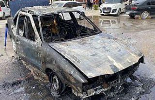 Yozgat’ta park halindeki otomobil yandı