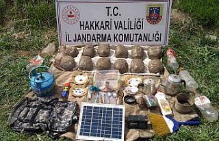Yüksekova kırsalında uyuşturucu ve yaşam malzemesi...