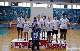 Yunusemreli badmintonculardan 23 Nisan turnuvasında...