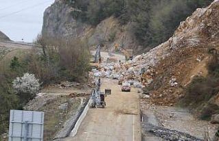 Zonguldak-İstanbul karayolundaki heyelanı kaldırma...