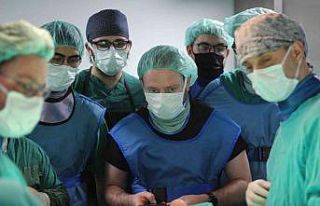 10 yıldır idrar yapamayan hasta SNM yöntemiyle...