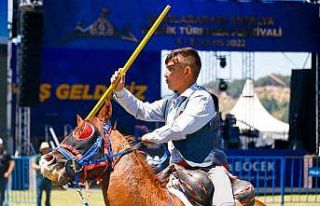 11 kişilik cirit takımının 12 yaşındaki üyesi...