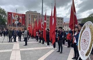 19 Mayıs kutlamaları çelenk sunma merasimi ile...