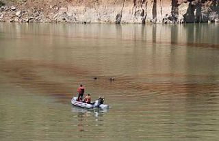 25 gündür su altında aramalar sürüyor
