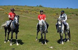 2 bin rakımlı yaylada atlı safari