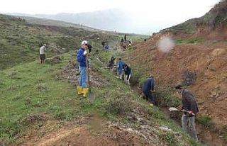 2 kilometrelik su kanalı imece usulüyle temizlendi