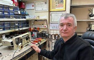 36 yıllık usta, gençleri işi öğrenmeleri için...