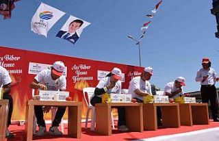 3 dakikada en çok acı biberi yiyebilmek için kıyasıya...