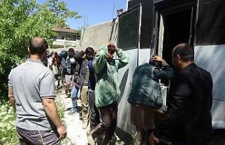 3 metrekarelik bölmede gizlenen 27 düzensiz göçmen...