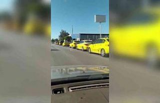 Adana’da taksicilerin ’zam’ kuyruğu