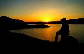 Adatepe Barajı’nda gün batımı görsel şölen...