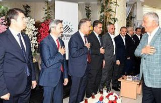 Adıyaman protokolü vatandaşlarla bayramlaştı