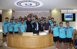 ADÜ Rektörü Aldemir, Türkiye şampiyonu takımı...