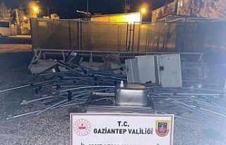 AFAD kampındaki malzemeleri gizlice satan memur tutuklandı