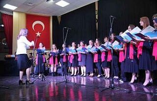 Akdeniz’in Kadınlar Korosu sanatseverlerden tam...