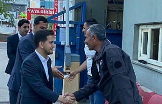 Aküzüm, sağlık emekçilerinin yanında olmaya...