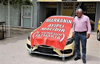 Aldığı lüks aracı işyerinin önüne koyup, üzerine...