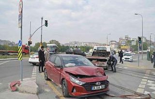 Alibeyköy’de tramvay ile otomobil çarpıştı