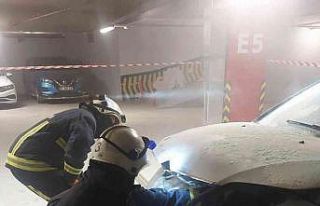 Alışveriş merkezinin otoparkında korkutan yangın