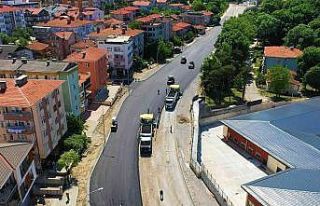 Ambulans yolu olarak kullanılan sokak baştan aşağı...