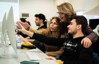Anadolu Üniversitesi geleceğin medya uzmanlarını...