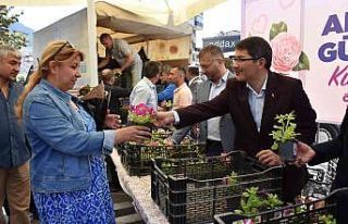 Annelerin çiçeği Başkan Çelik’ten