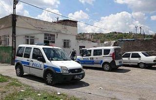 Annesi ve tanımadığı kadını yaralayan şahıs...