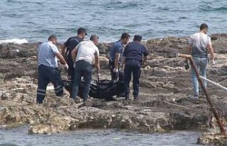 Antalya’da deniz kenarındaki kayalık alanda ceset...