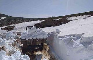 Antalya’da yayla yollarında kar temizliği