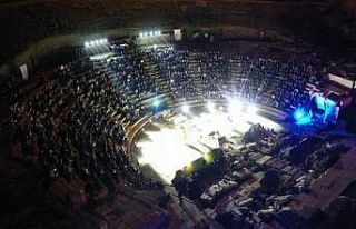 Antik tiyatroda 2 bin yıl sonra ilk oyun