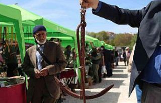 Antika pazarındaki asırlık tekne çapaları görenlerin...