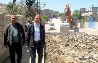 Araban caddelerine asfalt dökülüyor