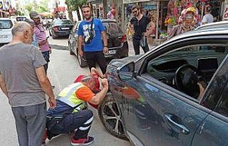 Aracın motoruna sıkışan kediyi kurtarmak için...