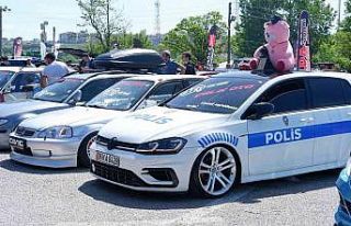 Aracını polis otosu gibi giydirdi, görenler şaşırıyor