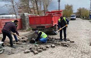 Ardahan Belediyesi yol ve kaldırımlarda çalışma...