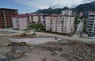 Arhavi’deki selin ardından taşkın onarım çalışmaları...