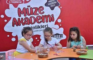 Atatürk ve Türk Bayrağı sevgisini kavanozlara...