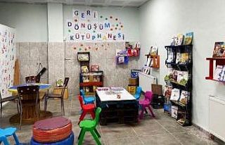 Atık malzemelerden okula kütüphane