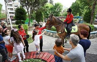 Atlı polisler vatandaşın can ve mal güvenliği...