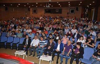 Avni Anıl şarkılarına büyük alkış