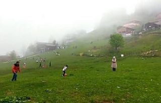 Ayder’de sisli hava tatilcilerin keyfini bozamadı