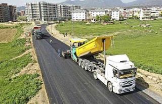 Aydın Büyükşehir Belediyesi, il genelinde yolları...