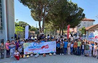 Aydın’da binlerce çocuğa spor malzemesi dağıtıldı