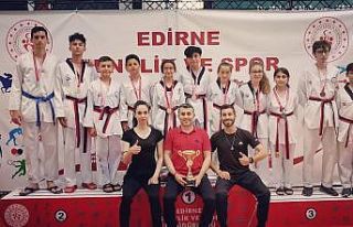 Ayvalıklı tekvandocular başarıya doymuyor