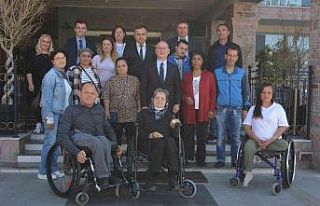 Ayvalık’ta Kaymakam Yaman’dan engellilere kahvaltılı...