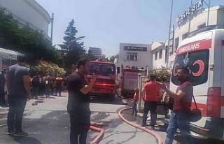 Bağcılar’da plastik poşet üretim fabrikasında...